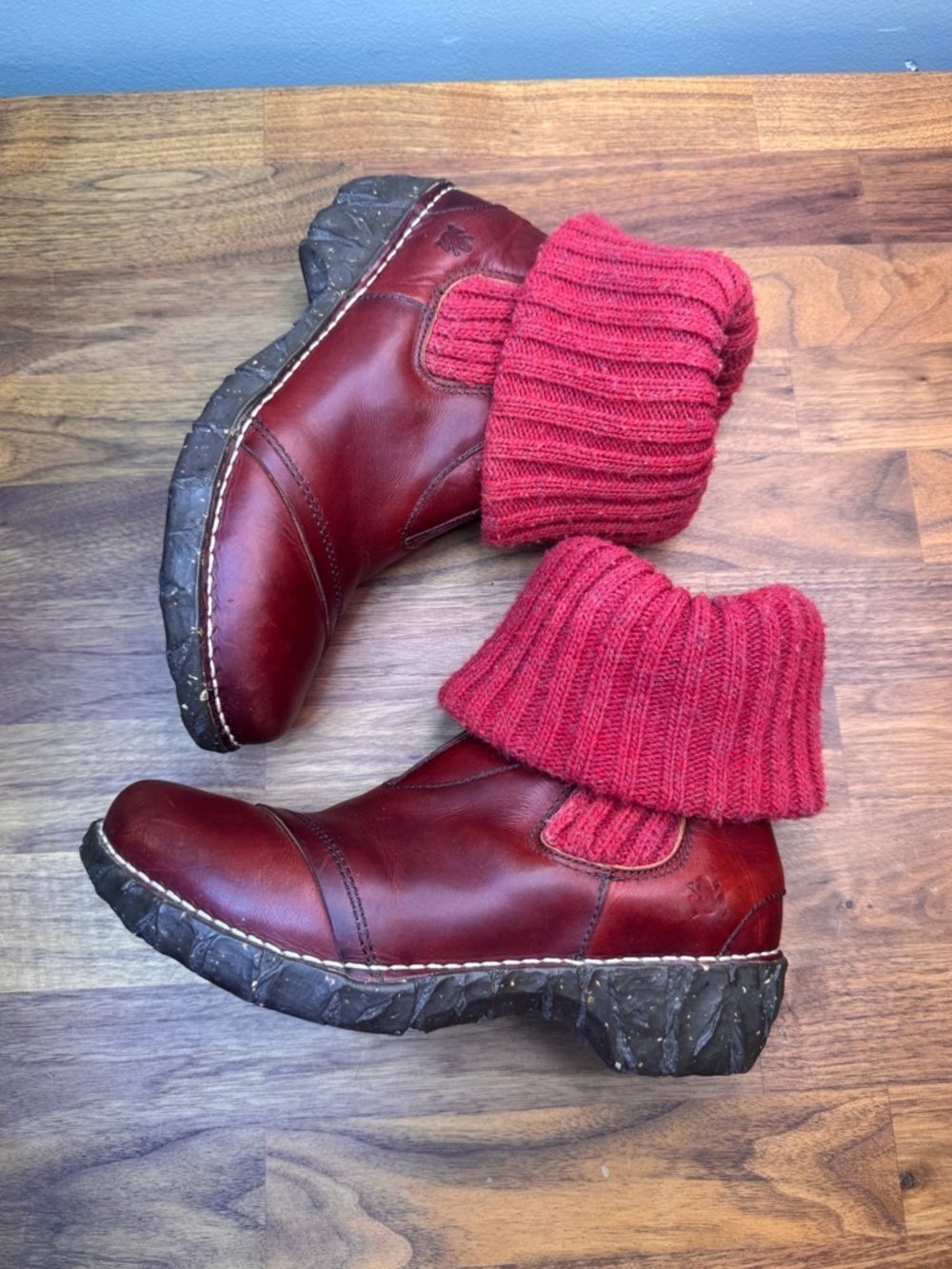 El Natuarlista Women's Red Yggdrasil Boots Y2K Sock Warmer